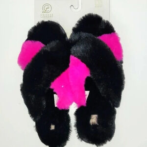 𝅺NWT Chinese Laundry fluffy slippers